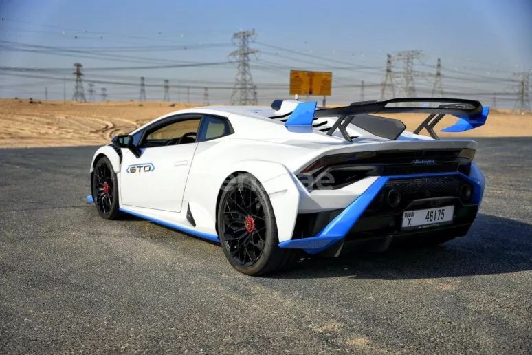 إيجار لامبورغيني هوراكان STO (أبيض), 2022 في دبي