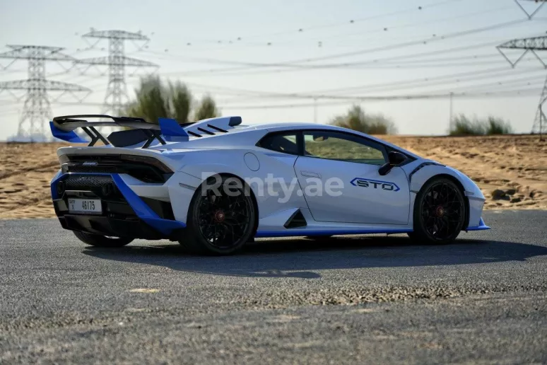 إيجار لامبورغيني هوراكان STO (أبيض), 2022 في دبي