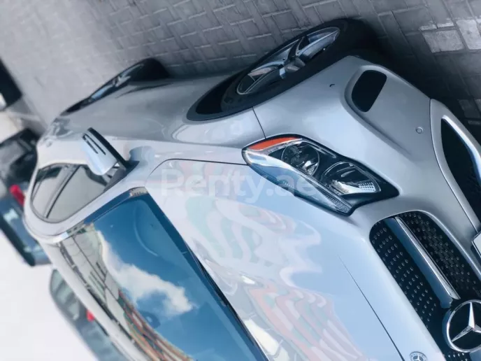 إيجار مرسيدس GLA (فضة), 2020 في دبي