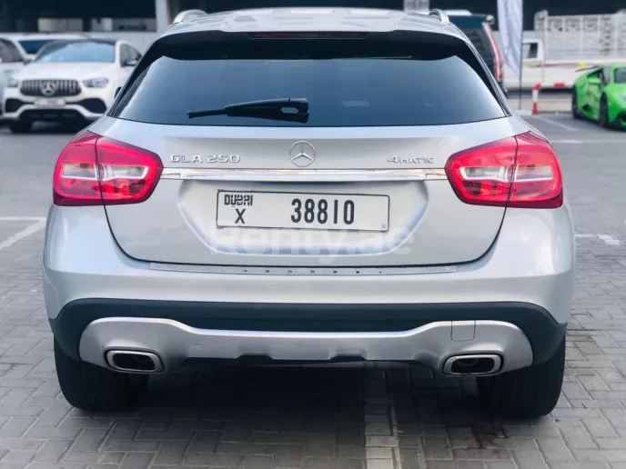 إيجار مرسيدس GLA (فضة), 2020 في دبي