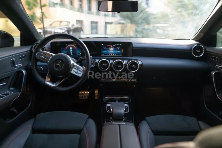 Mercedes CLA 250 (Желтый), 2020 для аренды в Дубай