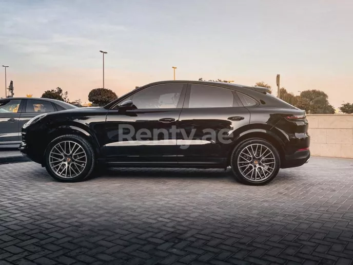 Porsche Cayenne (Schwarz), 2021  zur Miete in Dubai
