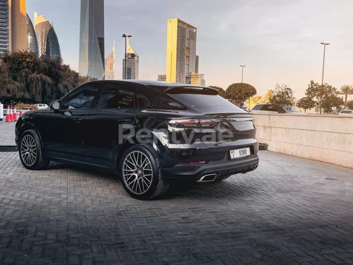 Porsche Cayenne (Schwarz), 2021  zur Miete in Dubai