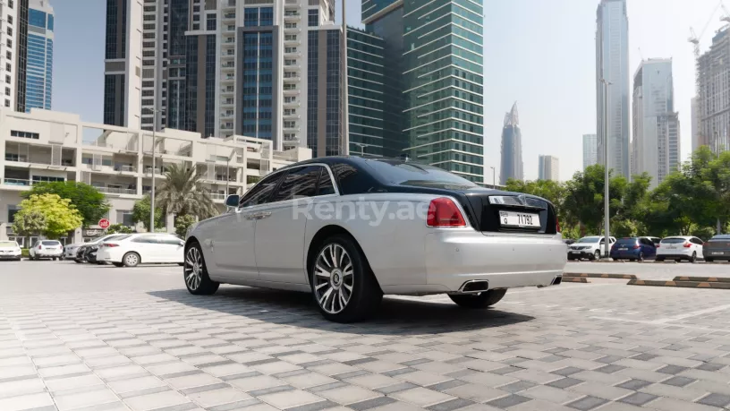 Rolls Royce Ghost (Silber), 2020  zur Miete in Dubai