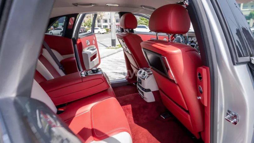 Rolls Royce Ghost (Silber), 2020  zur Miete in Dubai