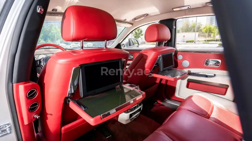 Rolls Royce Ghost (Silber), 2020  zur Miete in Dubai