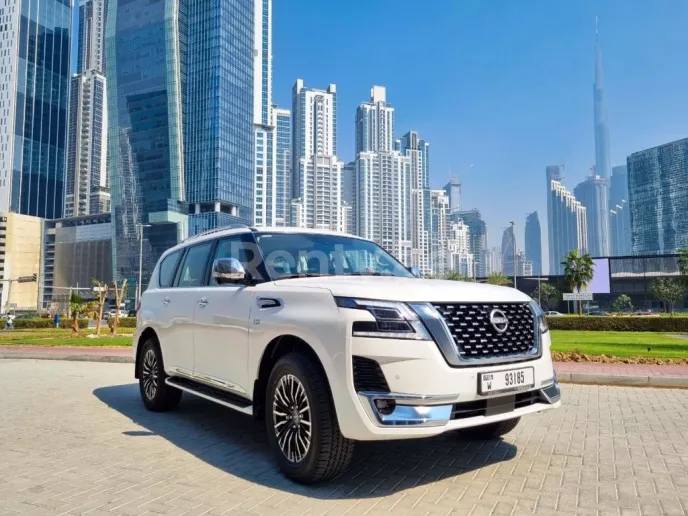 在迪拜 租 日产巡逻队 V8 Platinum (白色), 2022