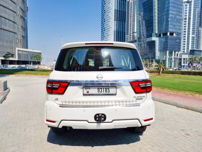 在迪拜 租 日产巡逻队 V8 Platinum (白色), 2022