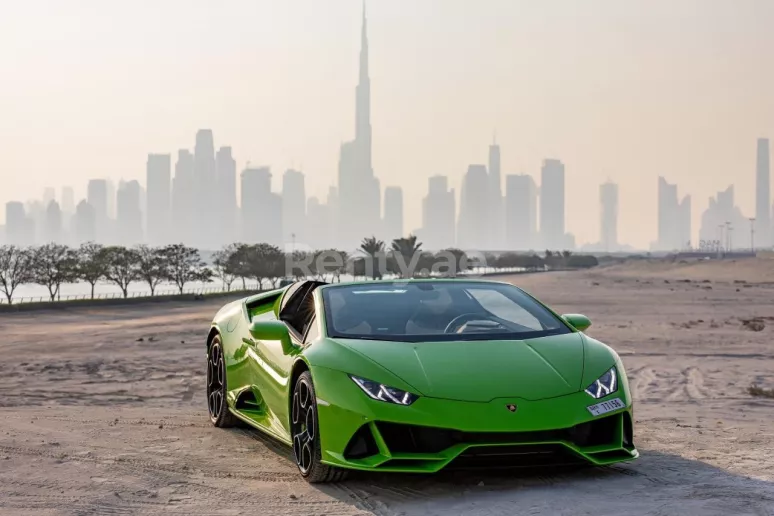 Lamborghini Evo Spyder (Verde), 2022 para alquiler en Dub&aacute;i