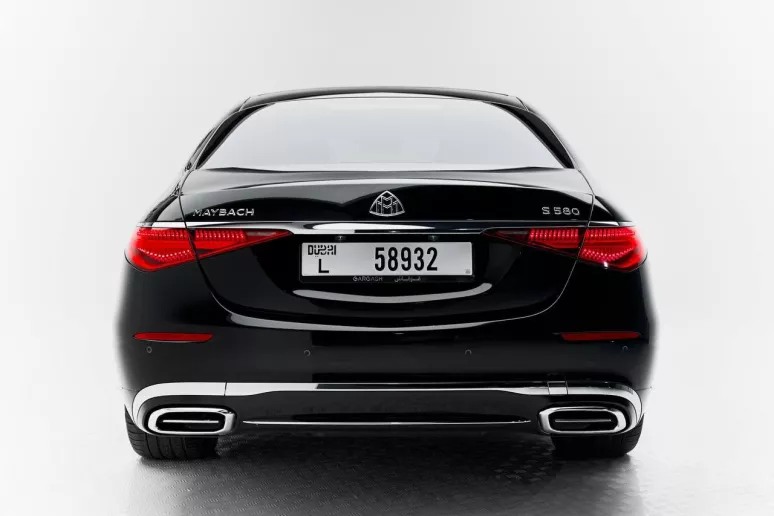Mercedes S550 Maybach (Черный), 2023 для аренды в Дубай