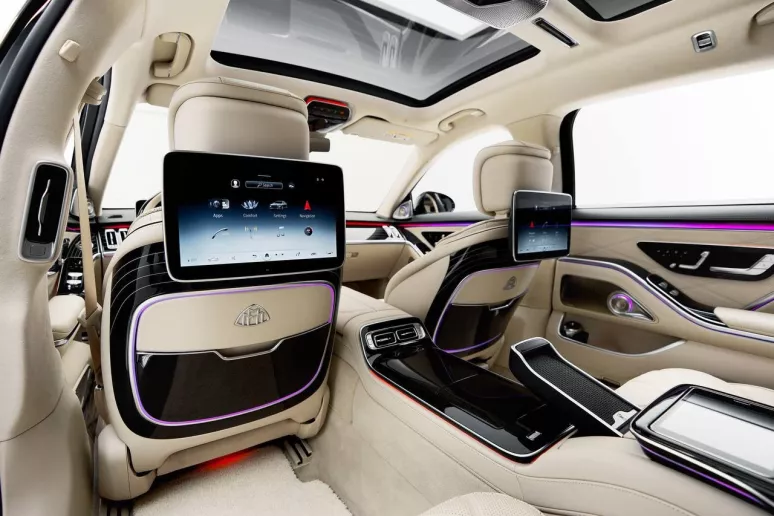 Mercedes S550 Maybach (Черный), 2023 для аренды в Дубай