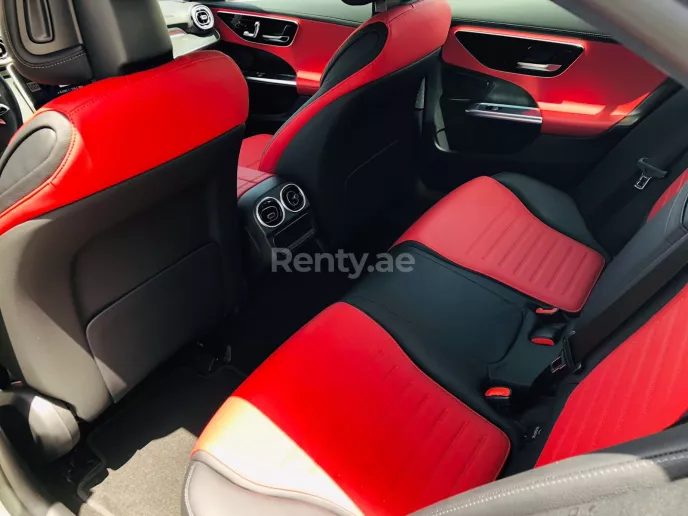 Mercedes C 200 new Shape (Grijs), 2022 te huur in Dubai
