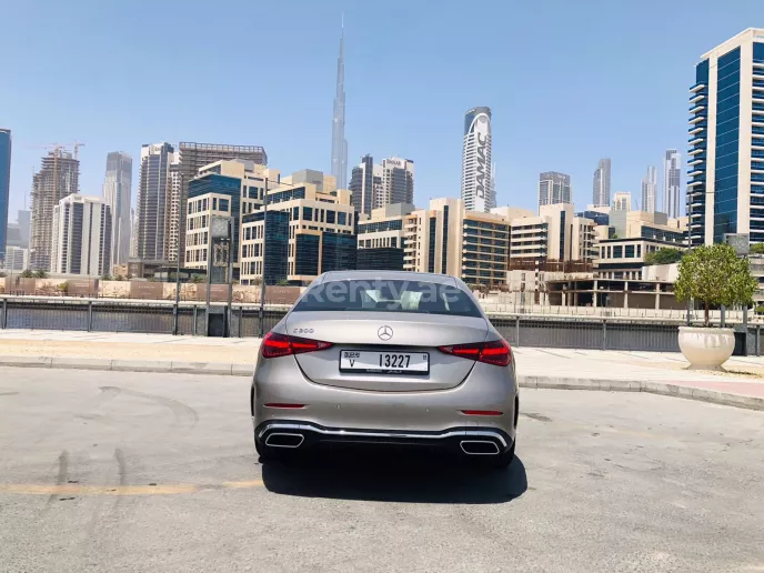Mercedes C 200 new Shape (Grijs), 2022 te huur in Dubai