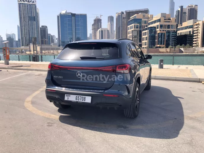 Mercedes EQA FULL ELECTRIC (Grau), 2022  zur Miete in Dubai