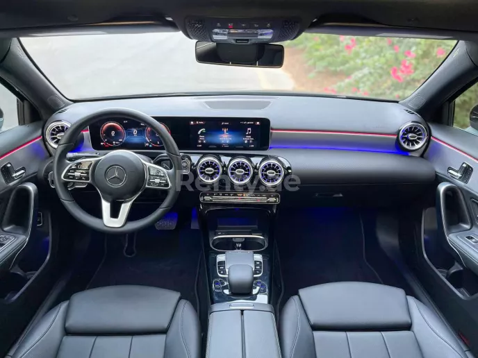 Mercedes A-Klasse (Schwarz), 2020  zur Miete in Dubai