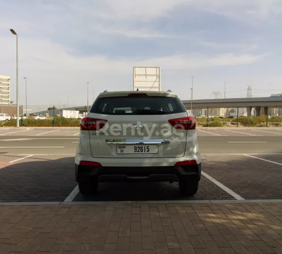 Hyundai Creta (Белый), 2017 для аренды в Дубай
