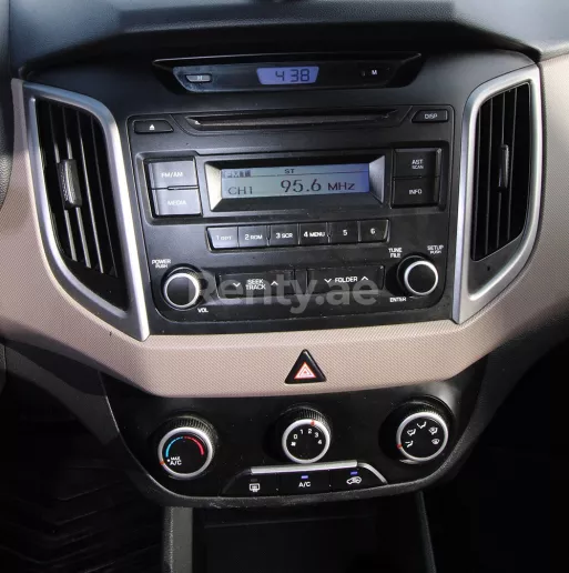 Hyundai Creta (Белый), 2017 для аренды в Дубай