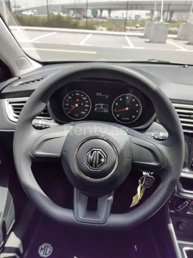 在迪拜 租 MG5 (灰色), 2022