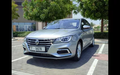 在迪拜 租 MG5 (灰色), 2022