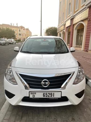 Nissan Sunny (Серый), 2021 для аренды в Дубай