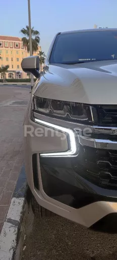 Chevrolet Tahoe (Beige), 2021  zur Miete in Dubai