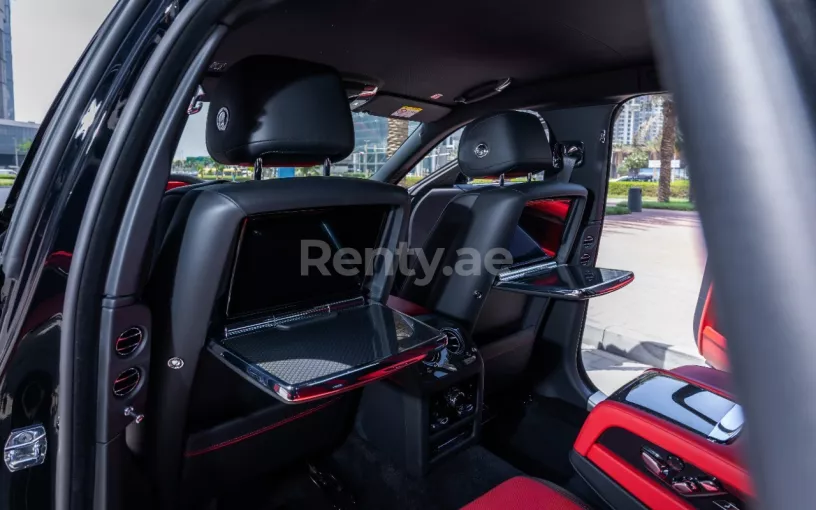 Rolls Royce Ghost Black Badge (Negro), 2022 para alquiler en Dub&aacute;i