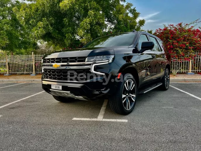 Chevrolet Tahoe (Negro), 2022 para alquiler en Dub&aacute;i