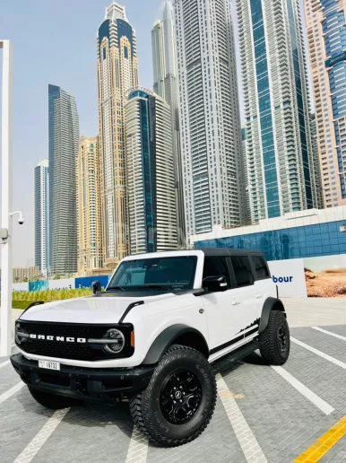 Ford Bronco Wildtrack (Blanc), 2022 &agrave; louer &agrave; Duba&iuml;