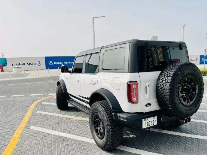Ford Bronco Wildtrack (Blanc), 2022 &agrave; louer &agrave; Duba&iuml;