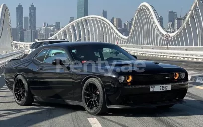 Dodge Challenger V6 (Schwarz), 2020 zur Miete in Dubai