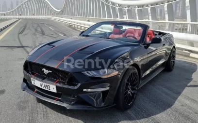 Ford Mustang Eco Boost V4 cabrio (Noir), 2019 &agrave; louer &agrave; Duba&iuml;
