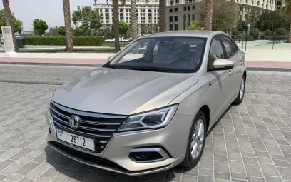 在迪拜 租 MG5 (金), 2023