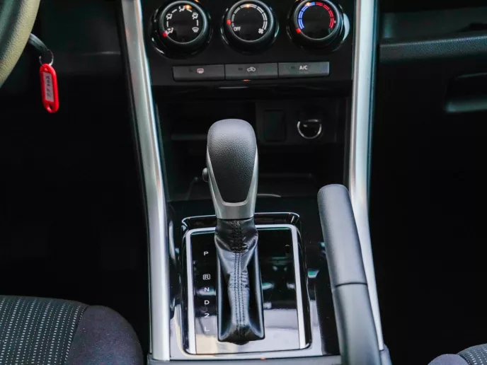 Mitsubishi Xpander (Gris), 2022 para alquiler en Dub&aacute;i