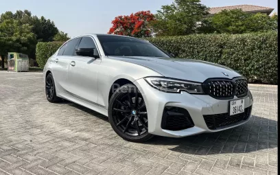 Dubai'de kiralık 2020 BMW 330i G&uuml;m&uuml;ş, M340i g&ouml;vde kiti ile (G&uuml;m&uuml;ş), 2020