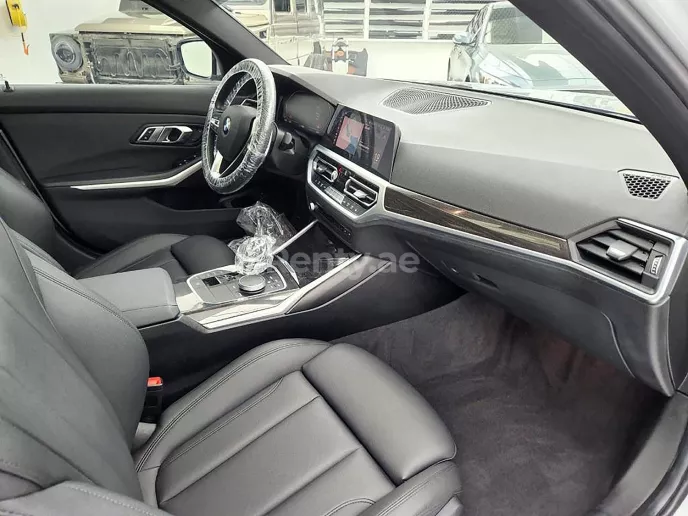 2020 BMW 330i Silver with M340i bodykit (Plata), 2020 para alquiler en Dub&aacute;i