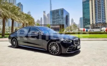 Mercedes S500 (Черный), 2021 для аренды в Дубай