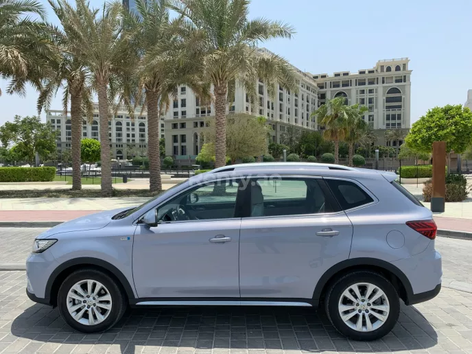 Hyundai Tucson (Blanco), 2023 para alquiler en Dub&aacute;i