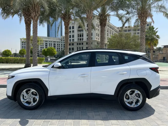 Hyundai Tucson (Blanco), 2023 para alquiler en Dub&aacute;i