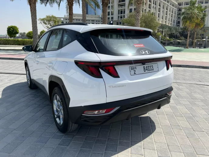 Hyundai Tucson (Blanco), 2023 para alquiler en Dub&aacute;i
