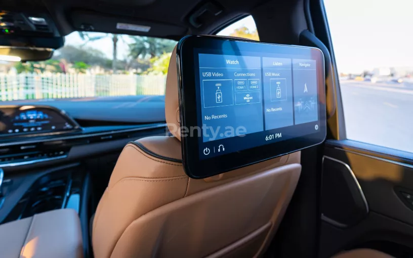 Cadillac Escalade (Wei&szlig;), 2021  zur Miete in Abu Dhabi