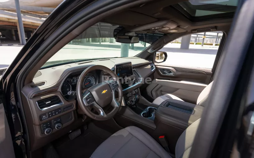 Chevrolet Tahoe (Zwart), 2021 te huur in Abu Dhabi