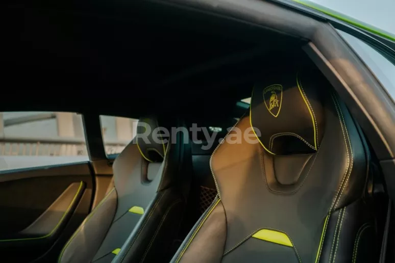 Dubai'de kiralık Lamborghini Evo (Yeşil), 2020