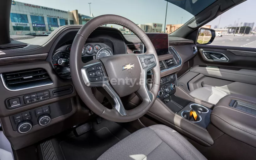 Chevrolet Tahoe (Blanc), 2021 &agrave; louer &agrave; Abu Dhabi