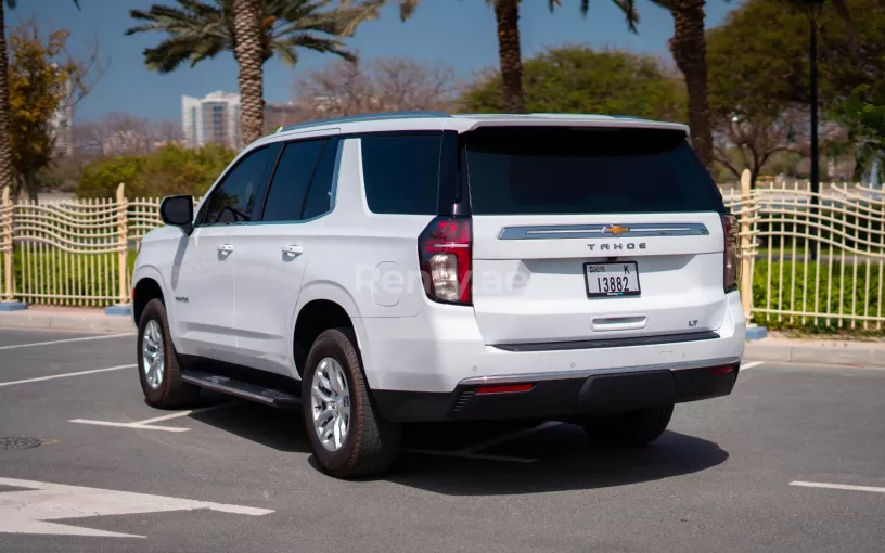 Chevrolet Tahoe (Blanc), 2021 &agrave; louer &agrave; Abu Dhabi