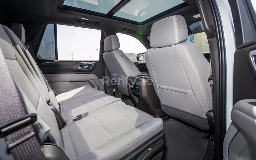Chevrolet Tahoe (Blanc), 2021 &agrave; louer &agrave; Abu Dhabi
