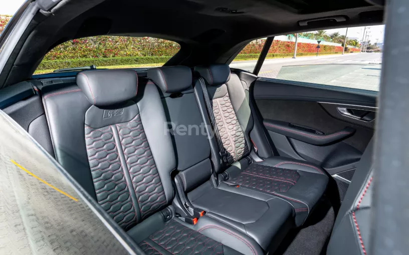 Audi RSQ8 (Blanc), 2021 &agrave; louer &agrave; Abu Dhabi