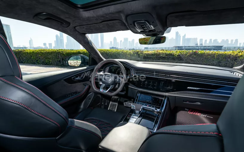 Audi RSQ8 (Blanc), 2021 &agrave; louer &agrave; Abu Dhabi
