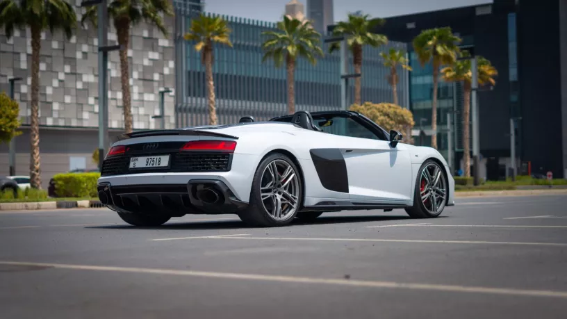 إيجار أودي R8 سبايدر (أبيض), 2019 في أبو ظبي
