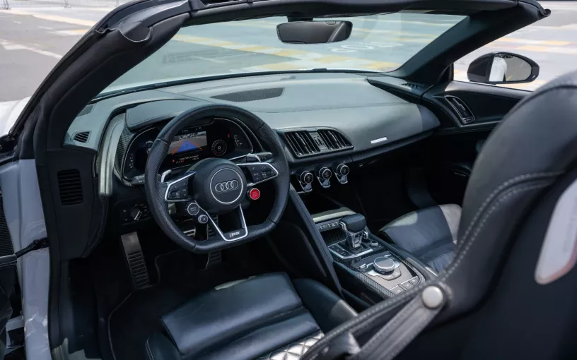 إيجار أودي R8 سبايدر (أبيض), 2019 في أبو ظبي