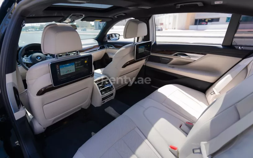 BMW 730Li (Черный), 2021 для аренды в Абу-Даби
